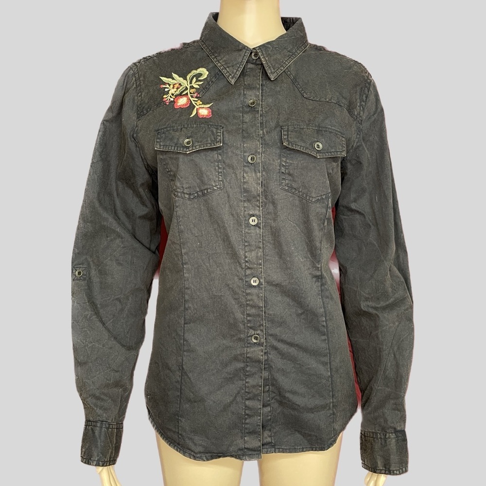 Beautiful Floral Embroidered Roll Tab Button Front Western Shirt Medium